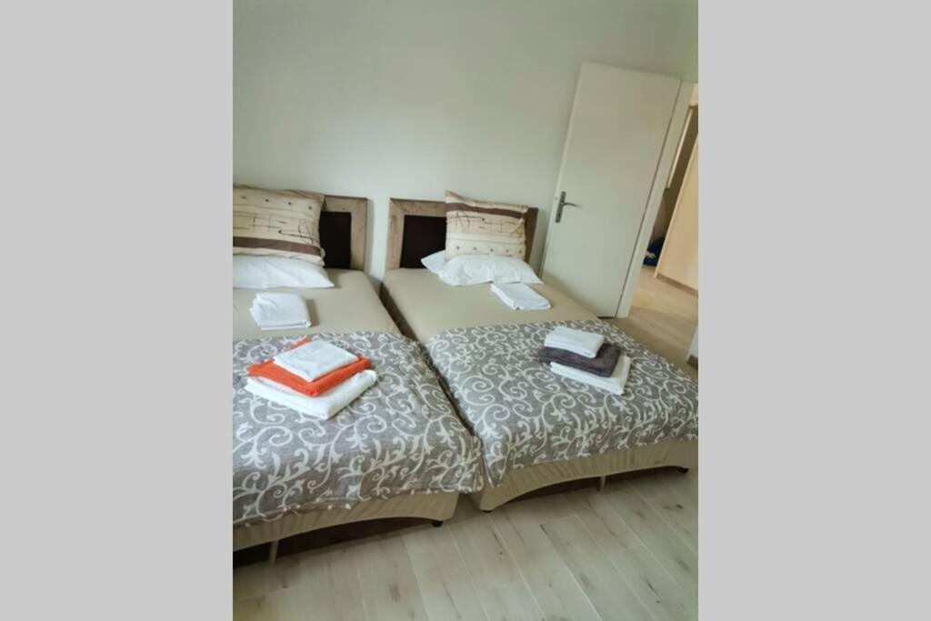 Danica Apartment *